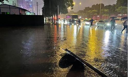 广州暴雨预警最新消息停工不_广州暴雨预警最新消息